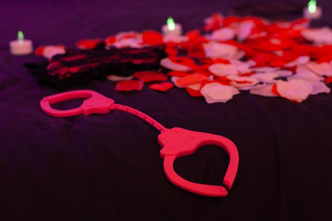 Love Room Avec Balneo Tolone Esterno foto